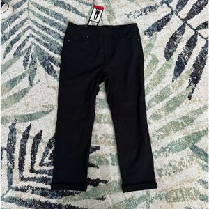 Mario Serrani / size medium / comfort stretch cuff capri / color black